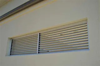 Horizontal louvred metal wall vent