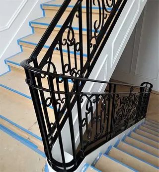 Curved wrought iron handrail and stair balustrade